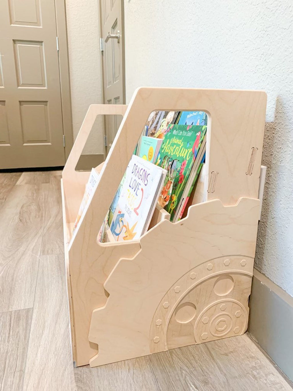 MAVERICK – Truck Bookshelf