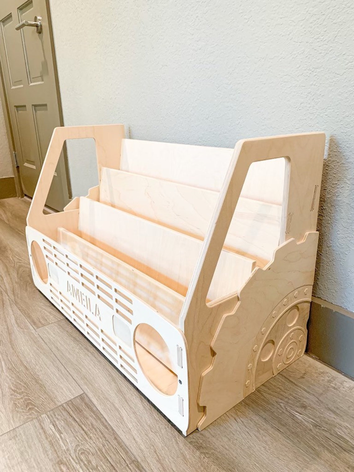 MAVERICK – Truck Bookshelf