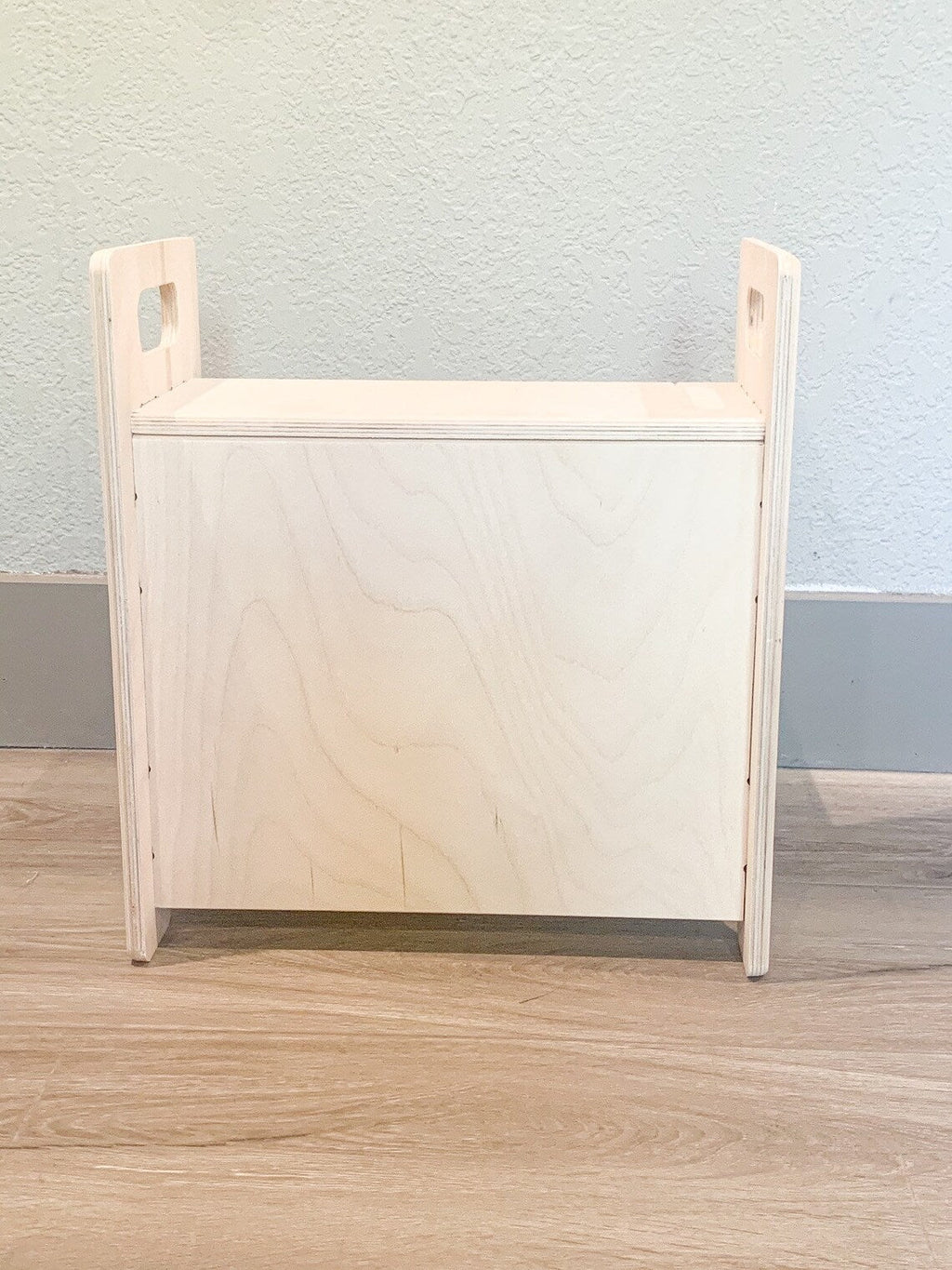 LIAM – Step Stool