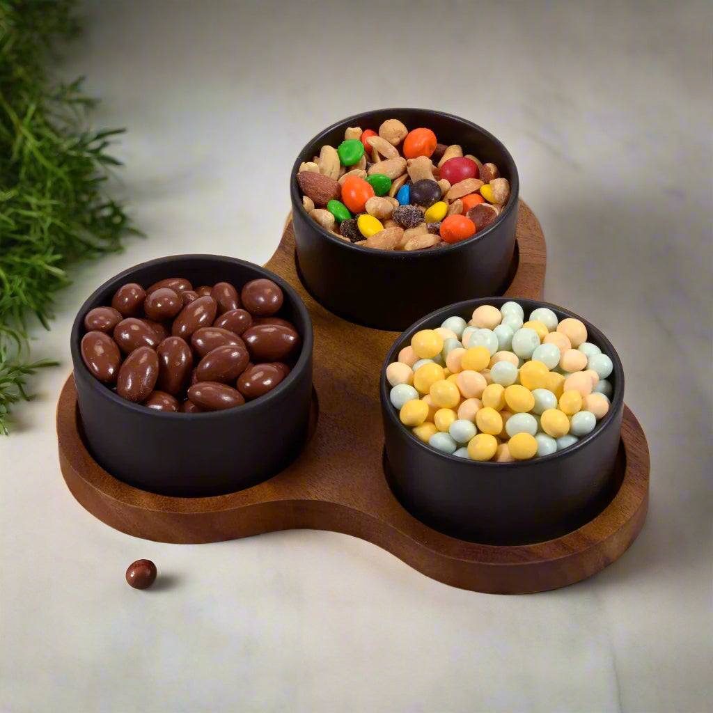 Triangular Serving Set with 3 Ceramic Dishes