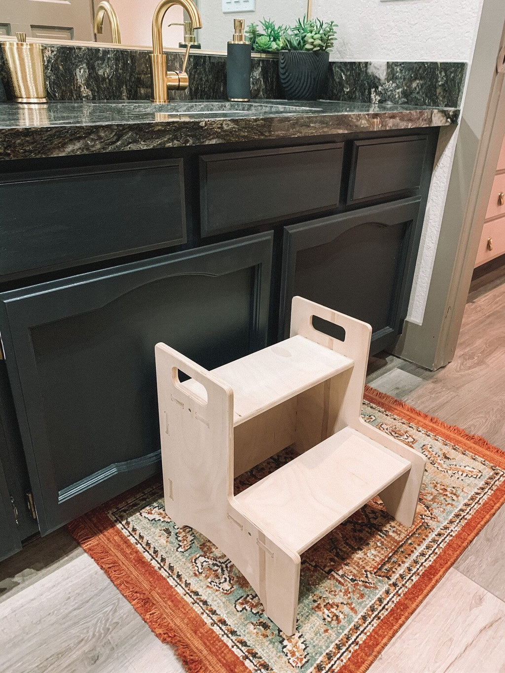 LIAM – Step Stool