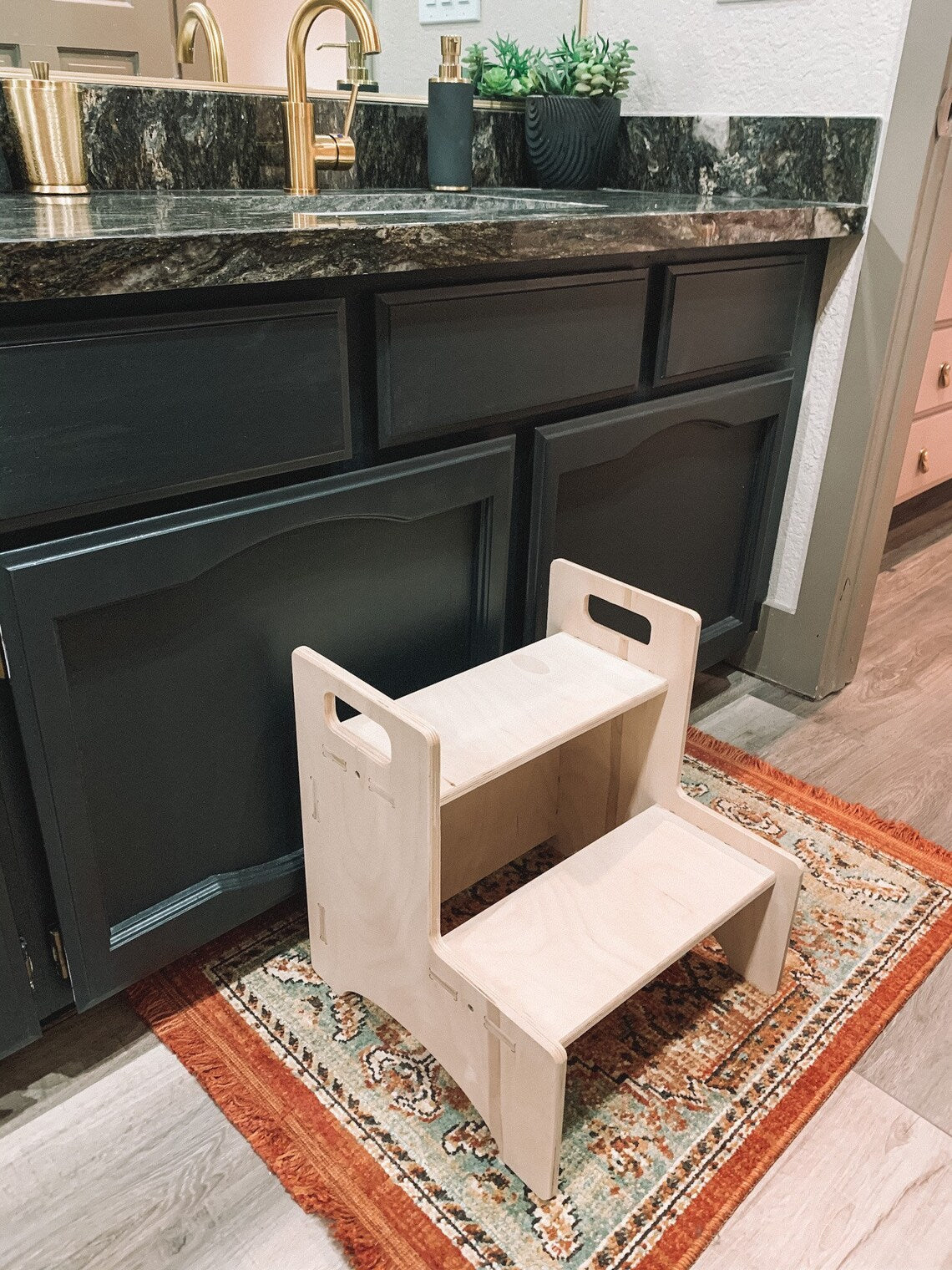 LIAM – Step Stool