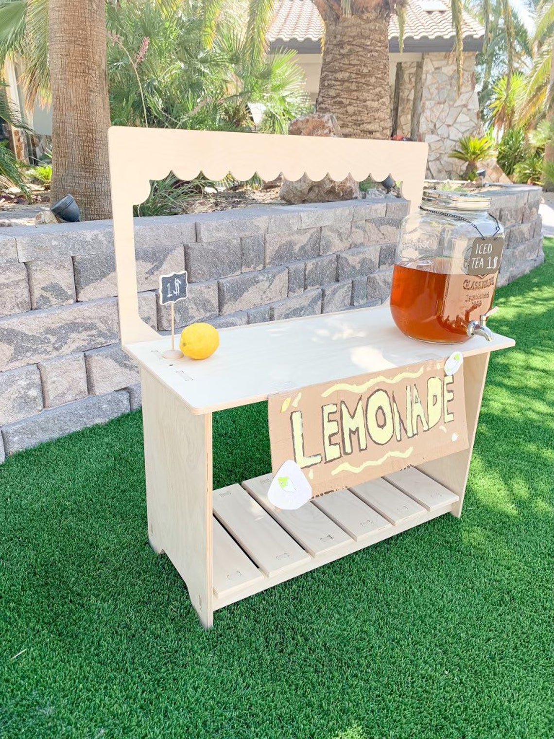 PAIGE – Lemonade Stand