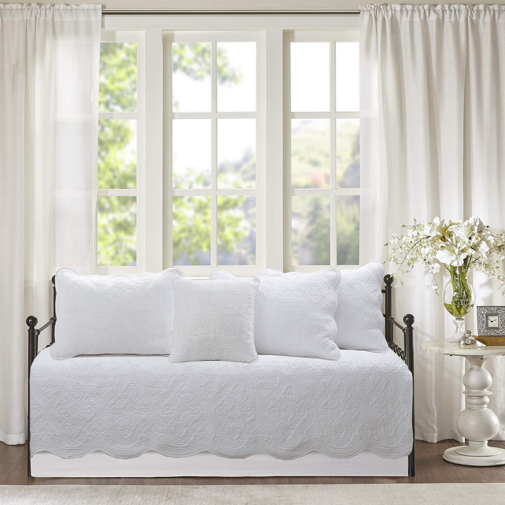 Serenity White Victorian Scalloped Medallion Floral Pure Solid 6 – Piece Daybed Quilt Bedding Set