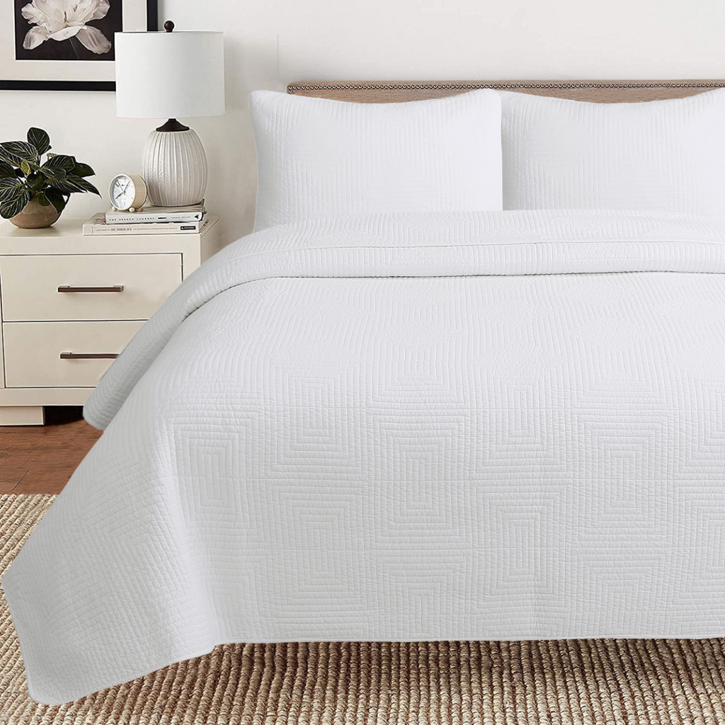 Maze White Cotton Reversible Quilt Bedding Set