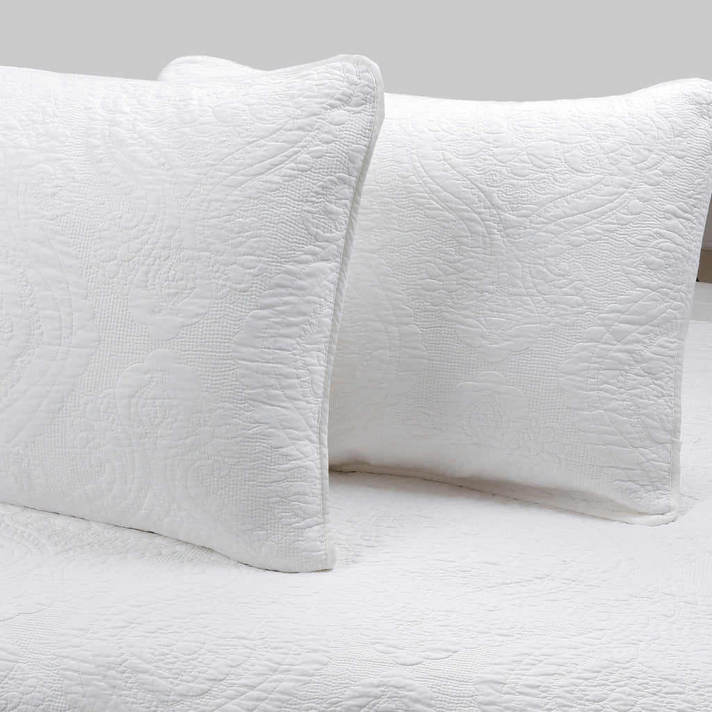 Solid White Chic Brocade Matelassé Medallion Floral Cotton Reversible Quilt Bedding Set