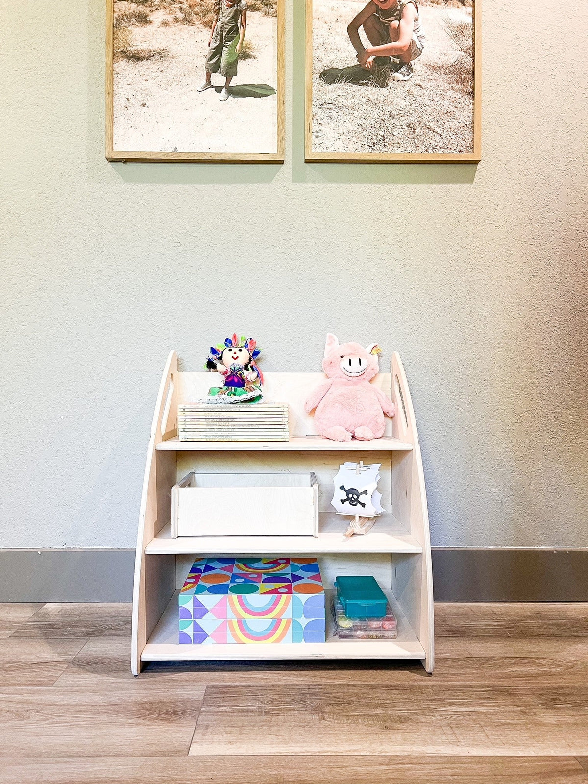 FINA – Toy Shelf