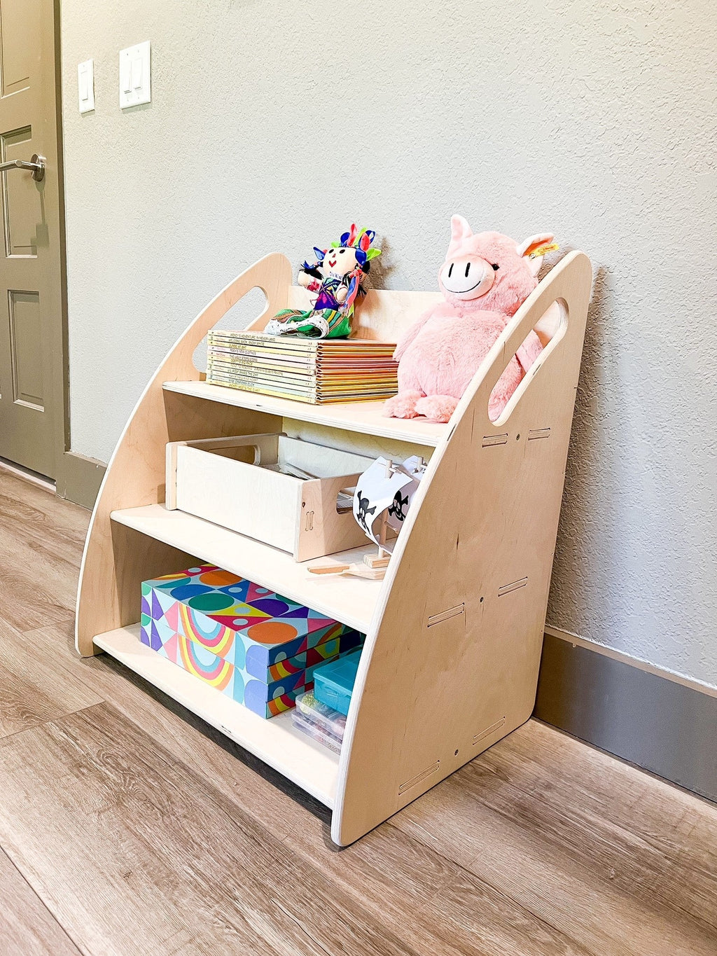 FINA – Toy Shelf