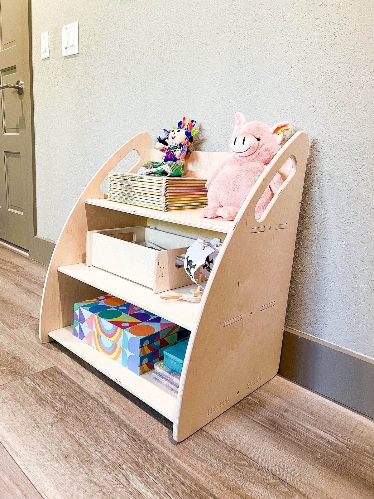 FINA – Toy Shelf