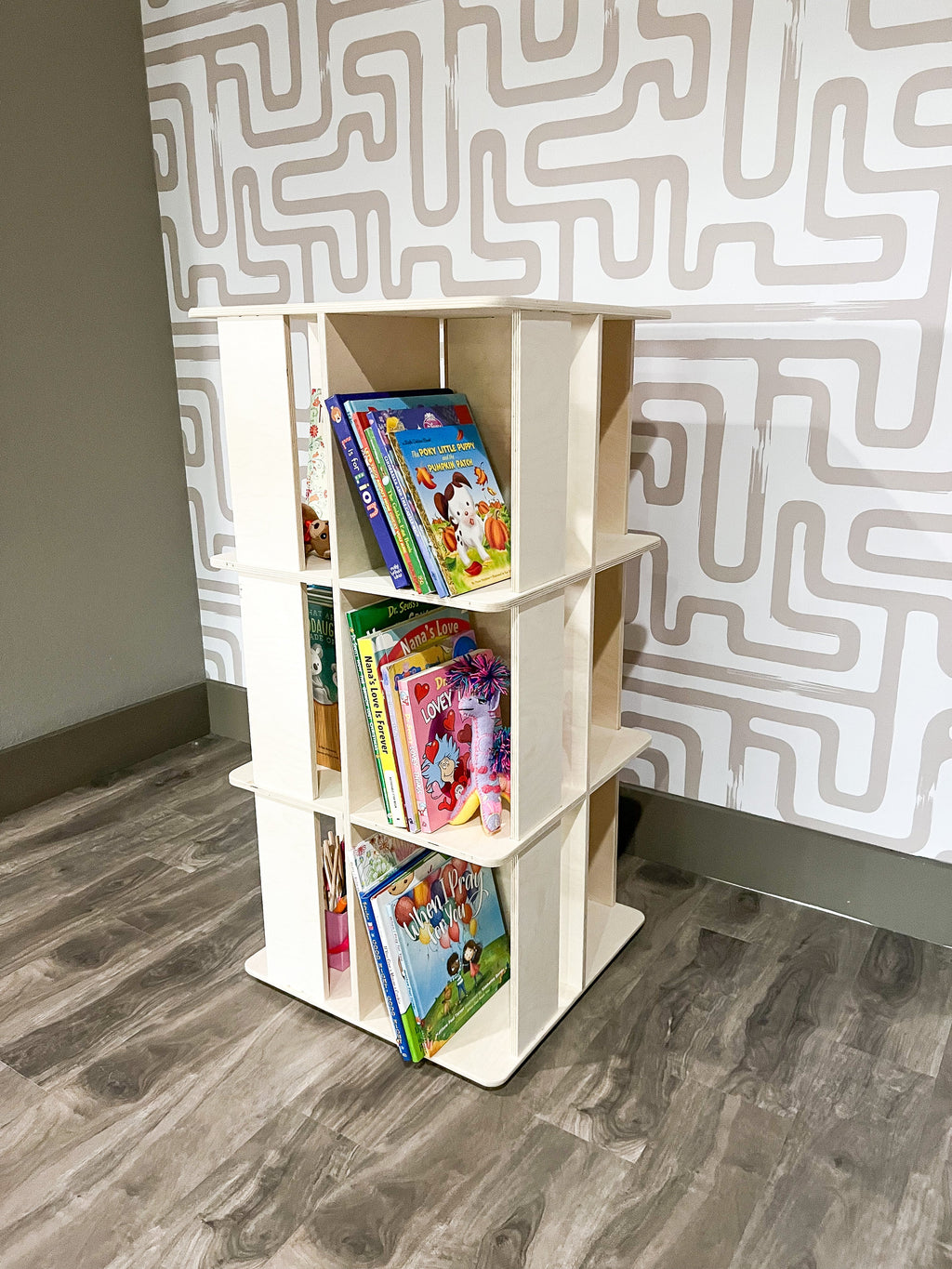 LAZY SUZAN – Rotating Bookshelf