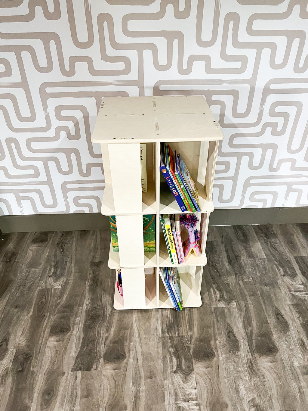 LAZY SUZAN – Rotating Bookshelf