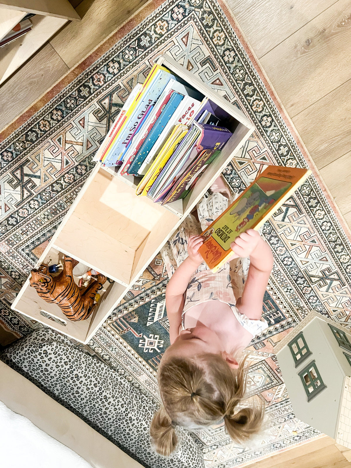 VAL – Book Bin