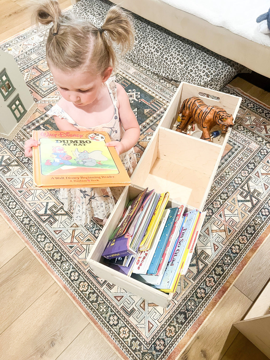 VAL – Book Bin