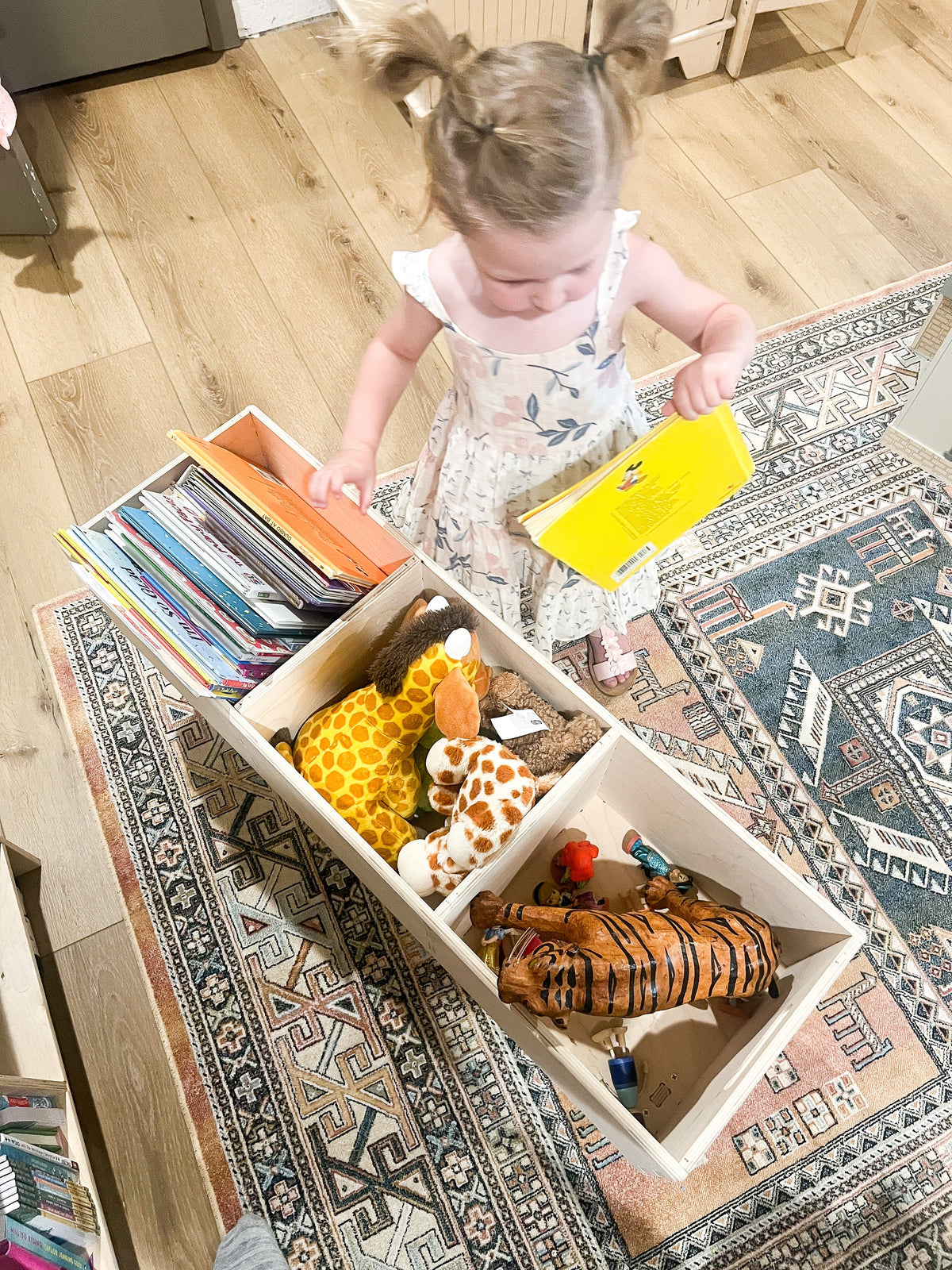VAL – Book Bin