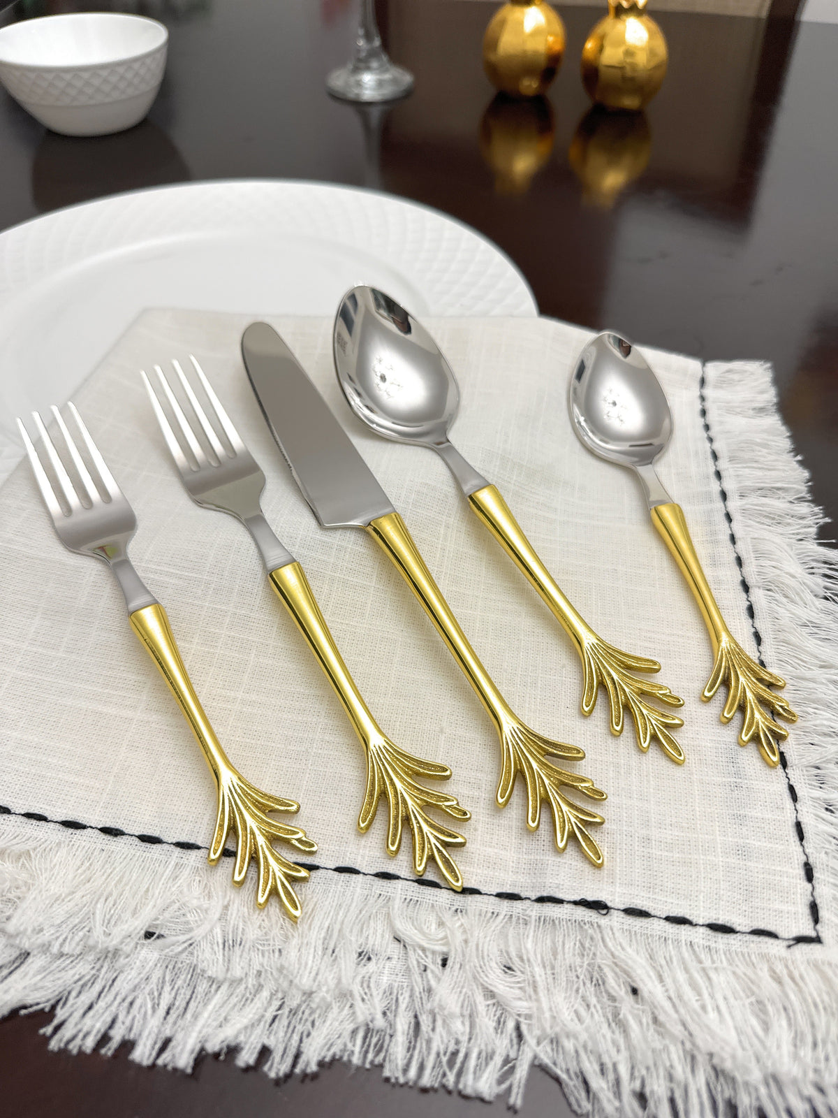 Stainless Steel Gold Flatware 20p set Leaf Style Design