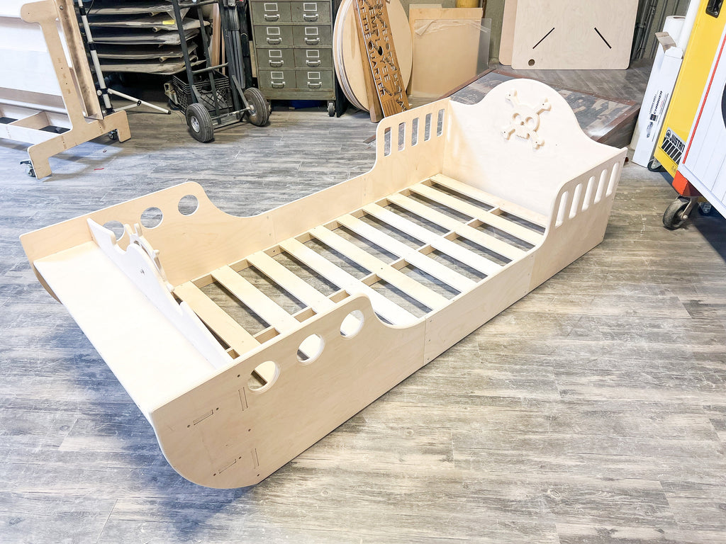 CAPTAIN JACK – Pirate Ship Bed