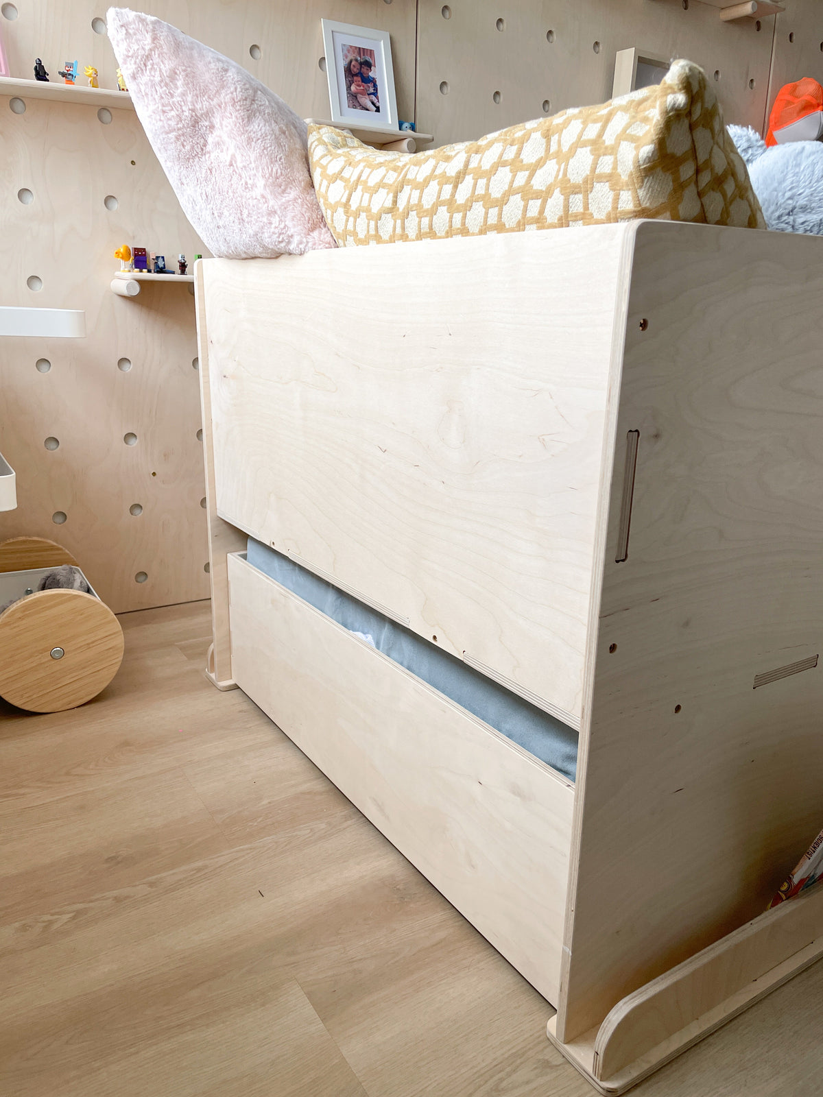NICOLE – Play Cushion Daybed with Storage