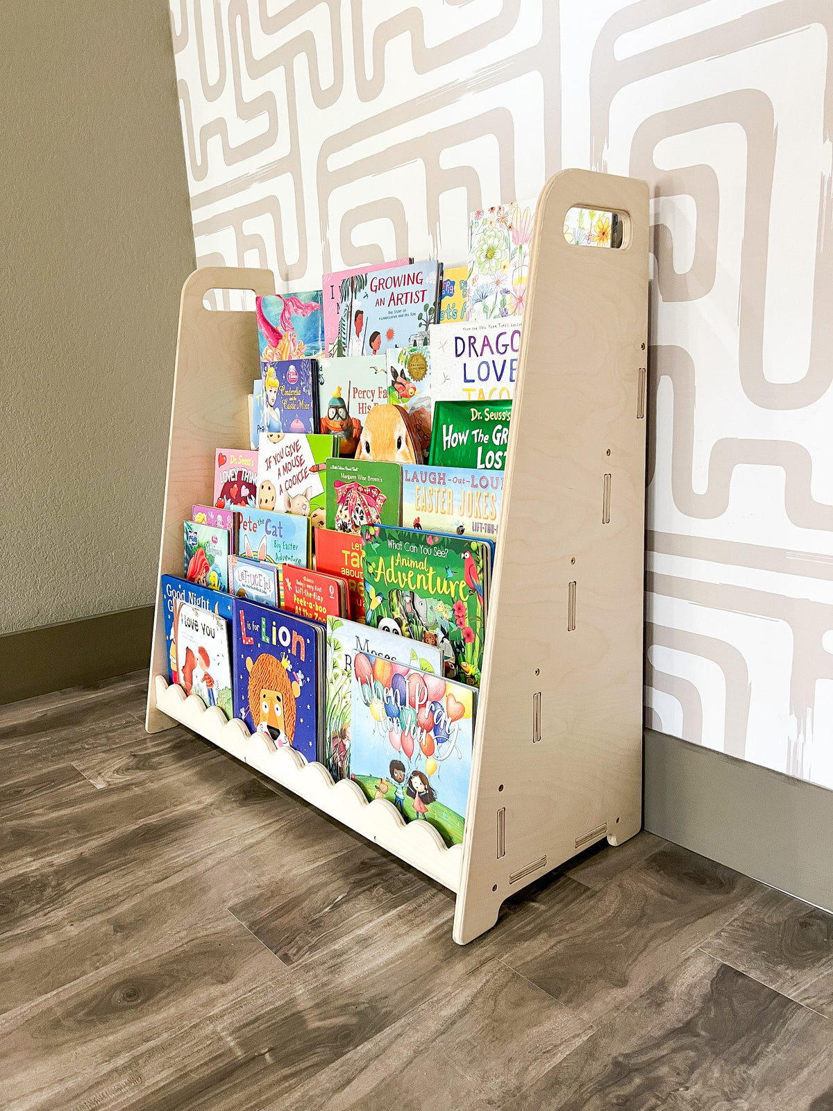 ROY – Scalloped Bookshelf