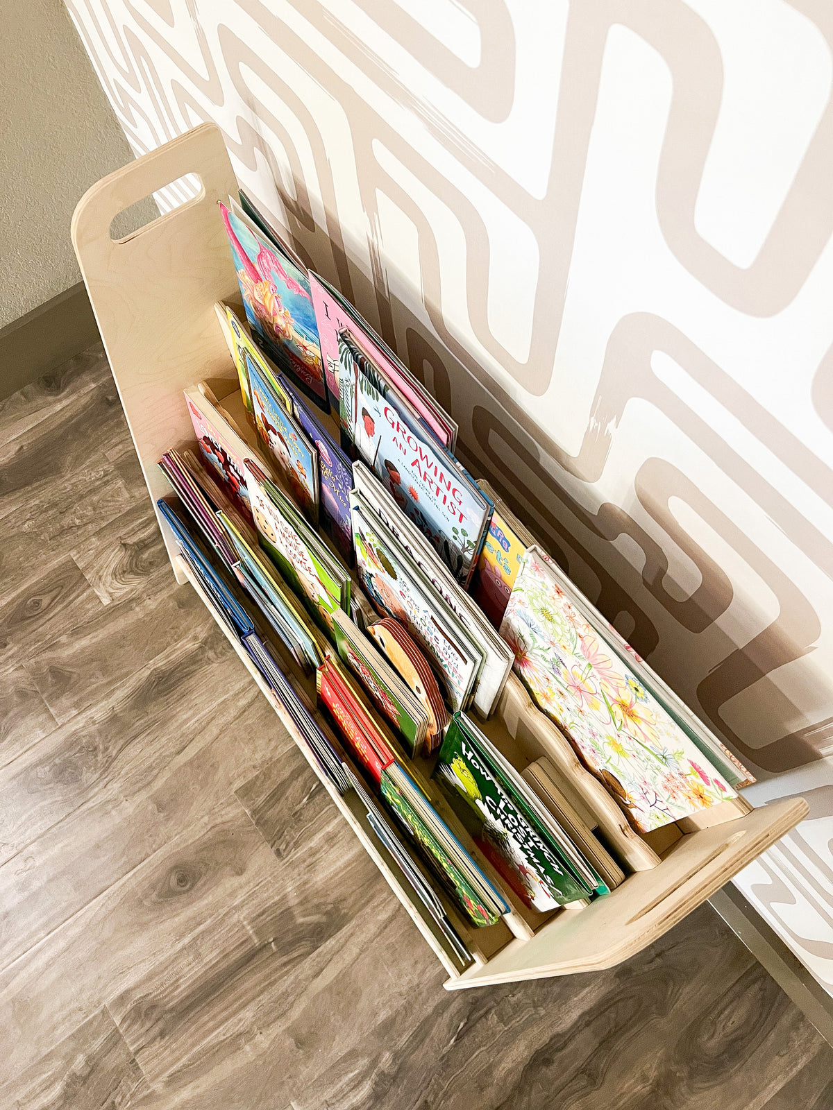 ROY – Scalloped Bookshelf