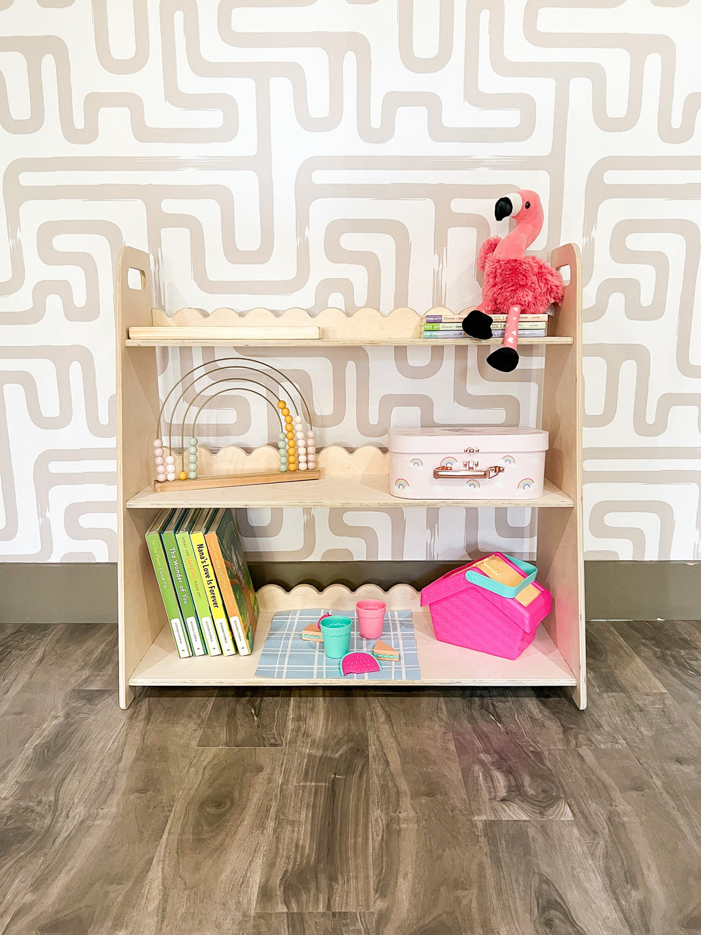 RAY – Scalloped Toy Shelf