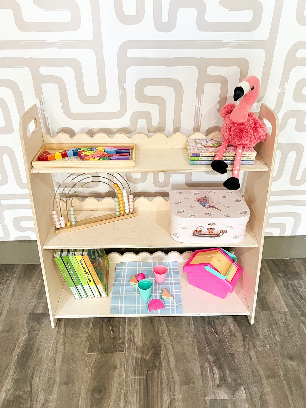 RAY – Scalloped Toy Shelf