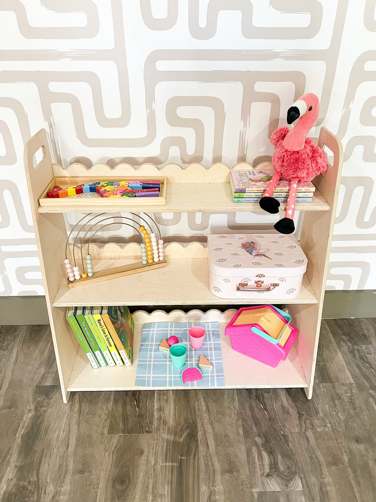 RAY – Scalloped Toy Shelf
