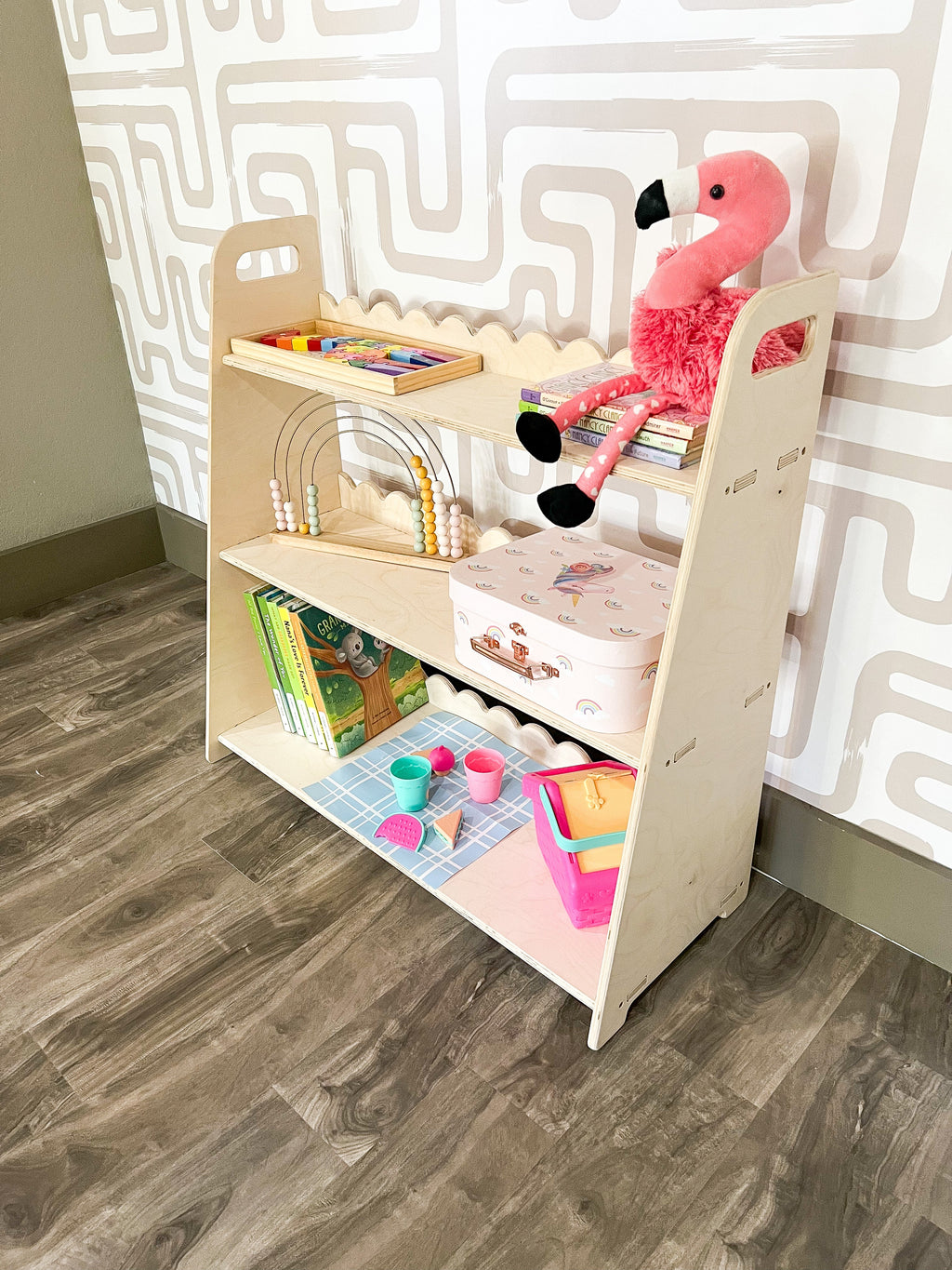 RAY – Scalloped Toy Shelf