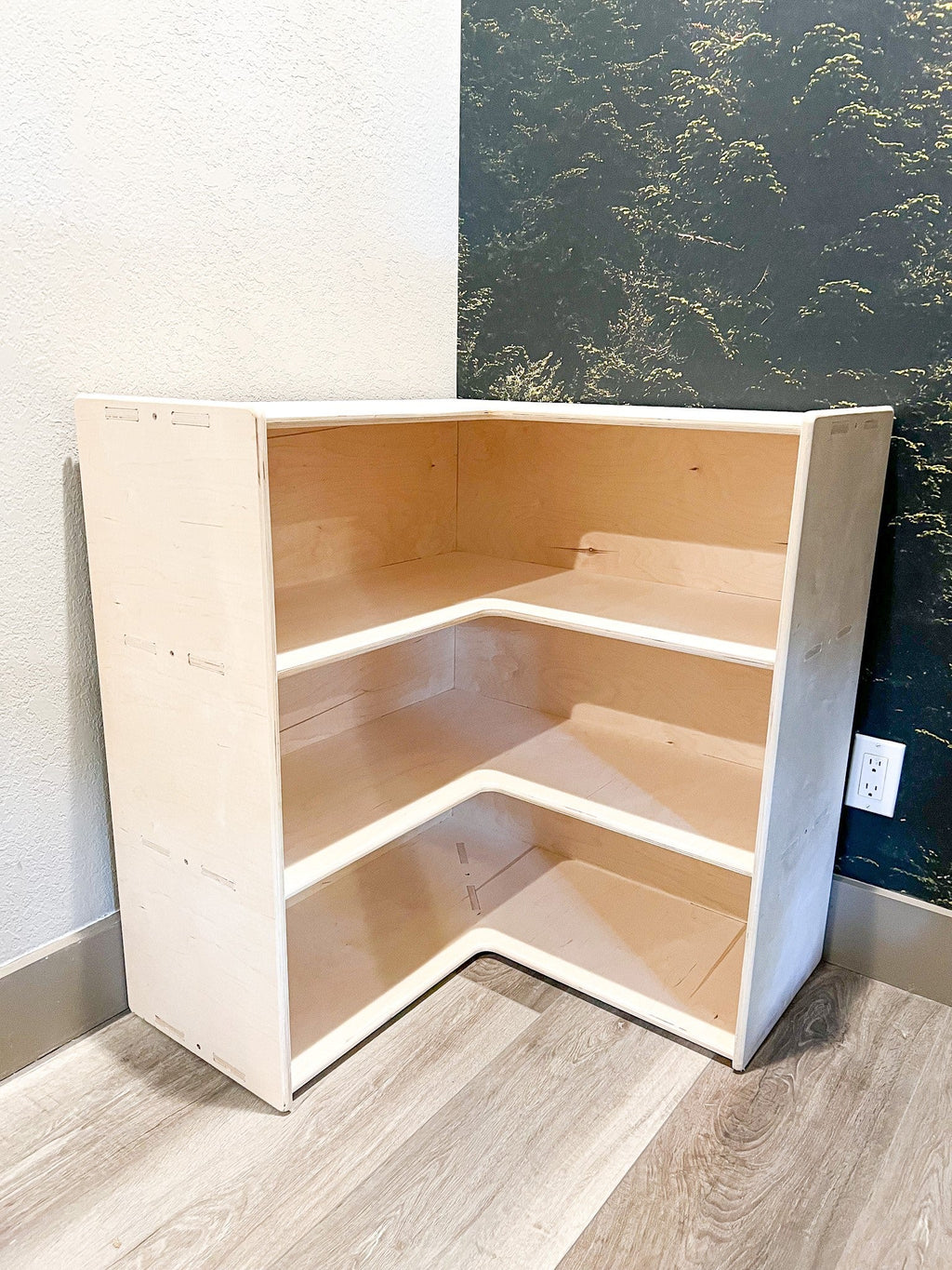 JARED – Corner Toy Shelf