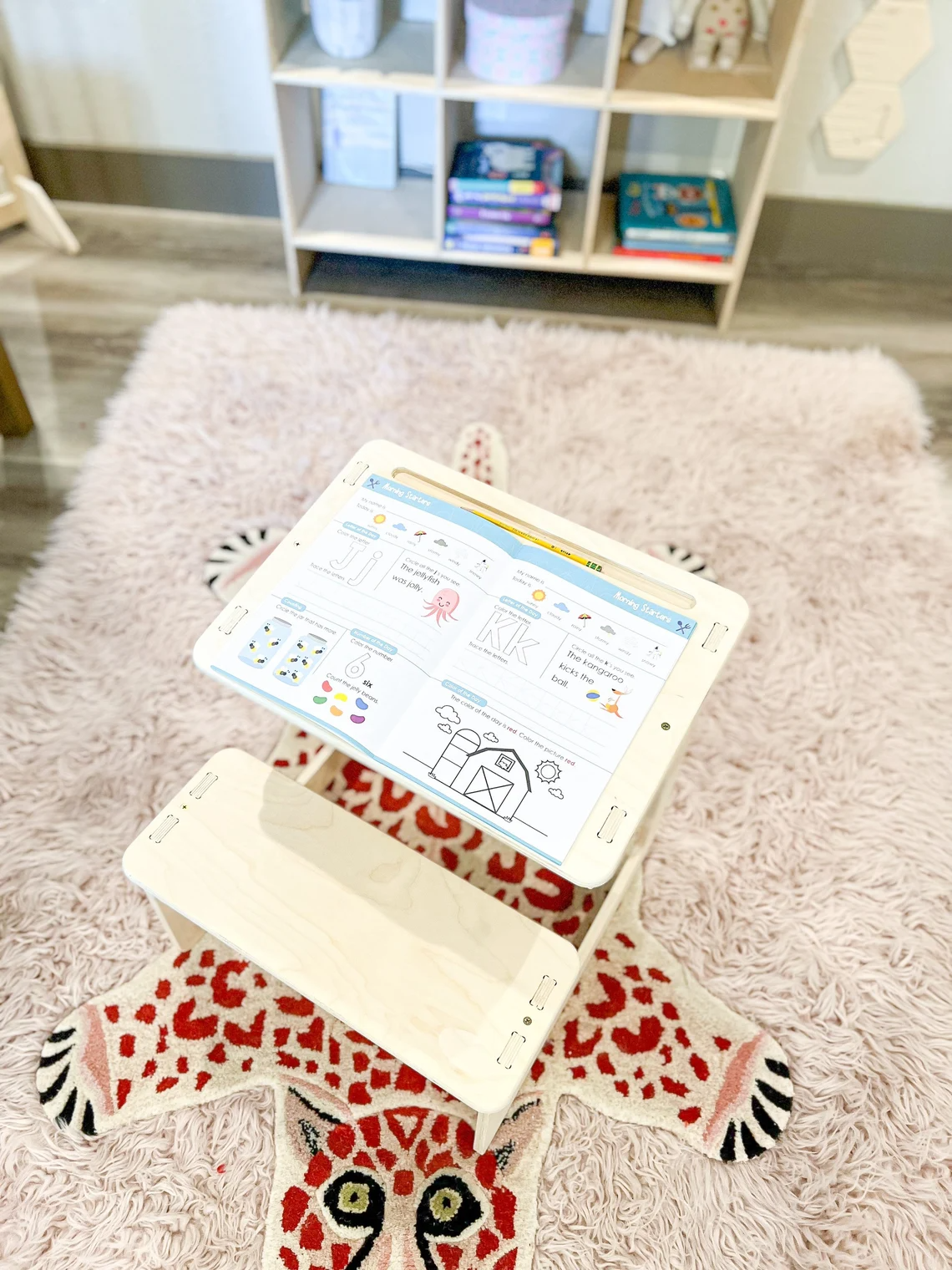 MARLIN – Montessori Desk