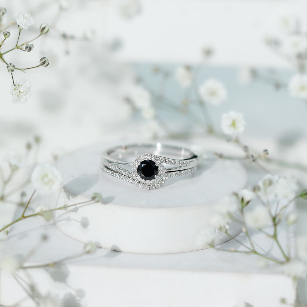 Black Onyx Minimal Wedding Rings Set with Diamond Curved Band