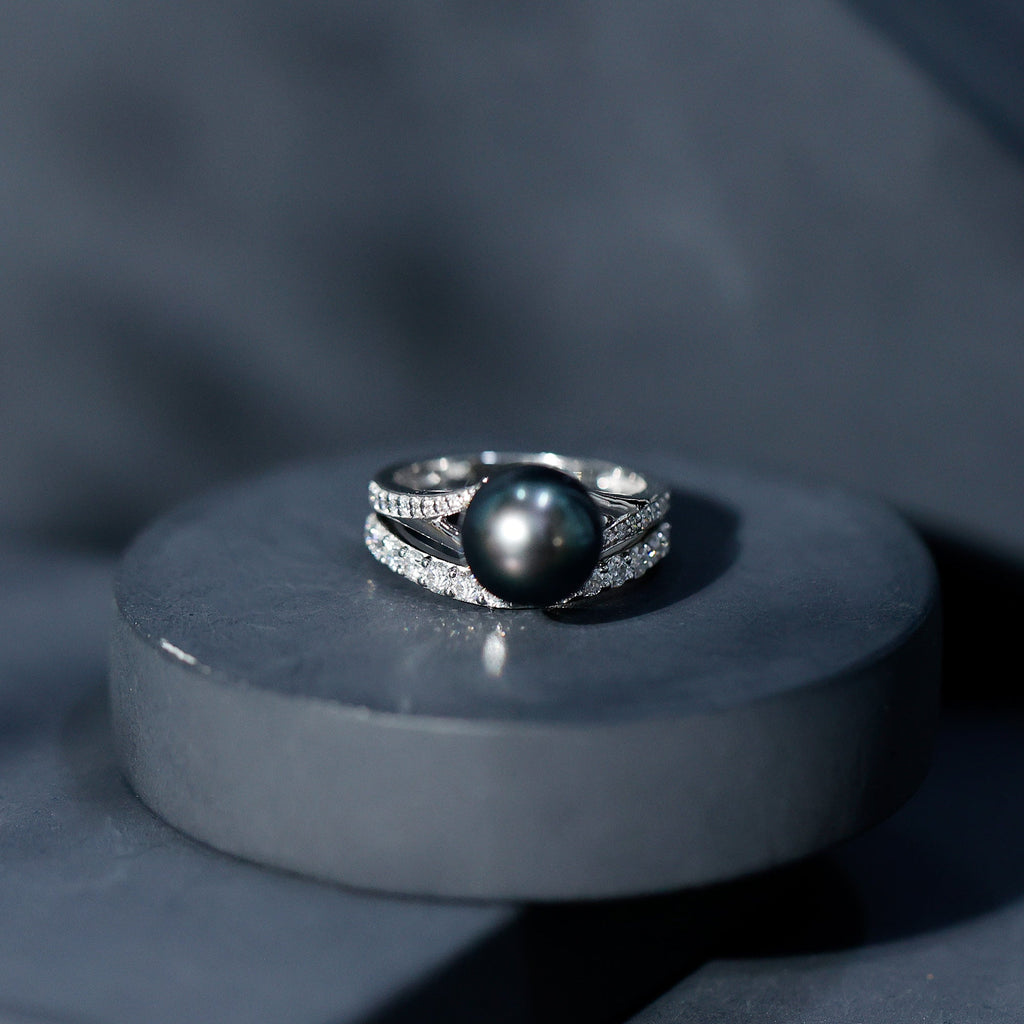 Designer Tahitian Black Pearl Wedding Ring Set with Moissanite