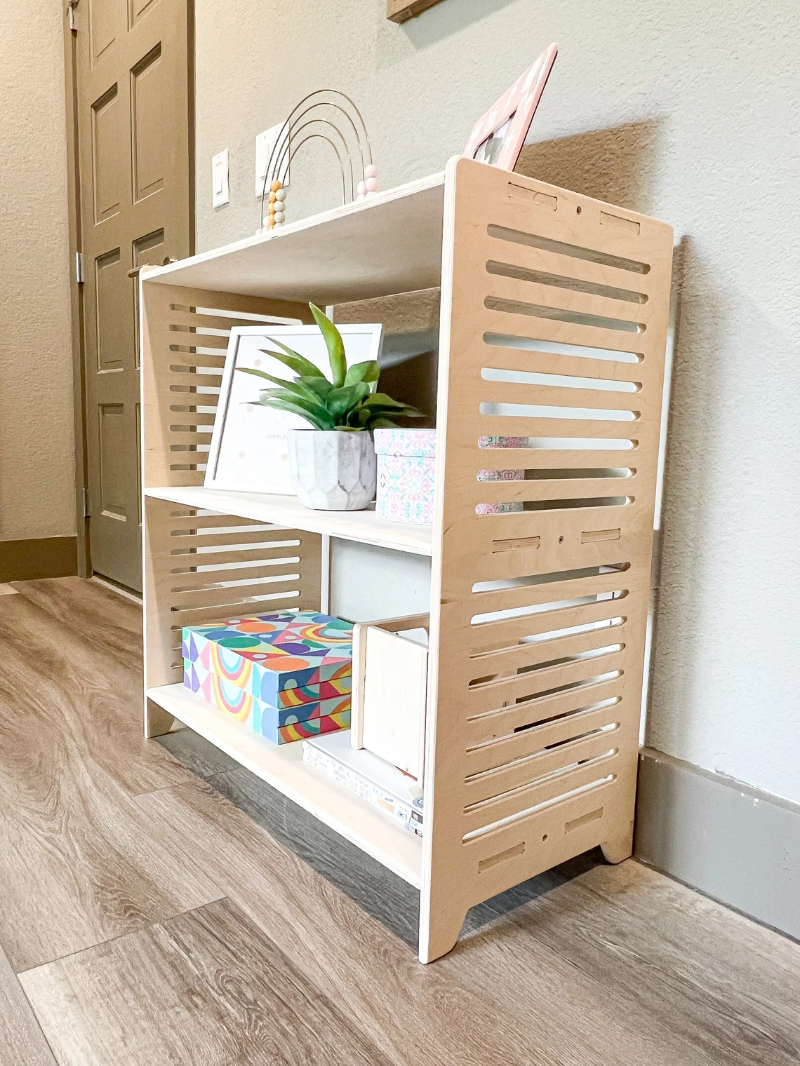 SPARROW – Medium Toy Shelf