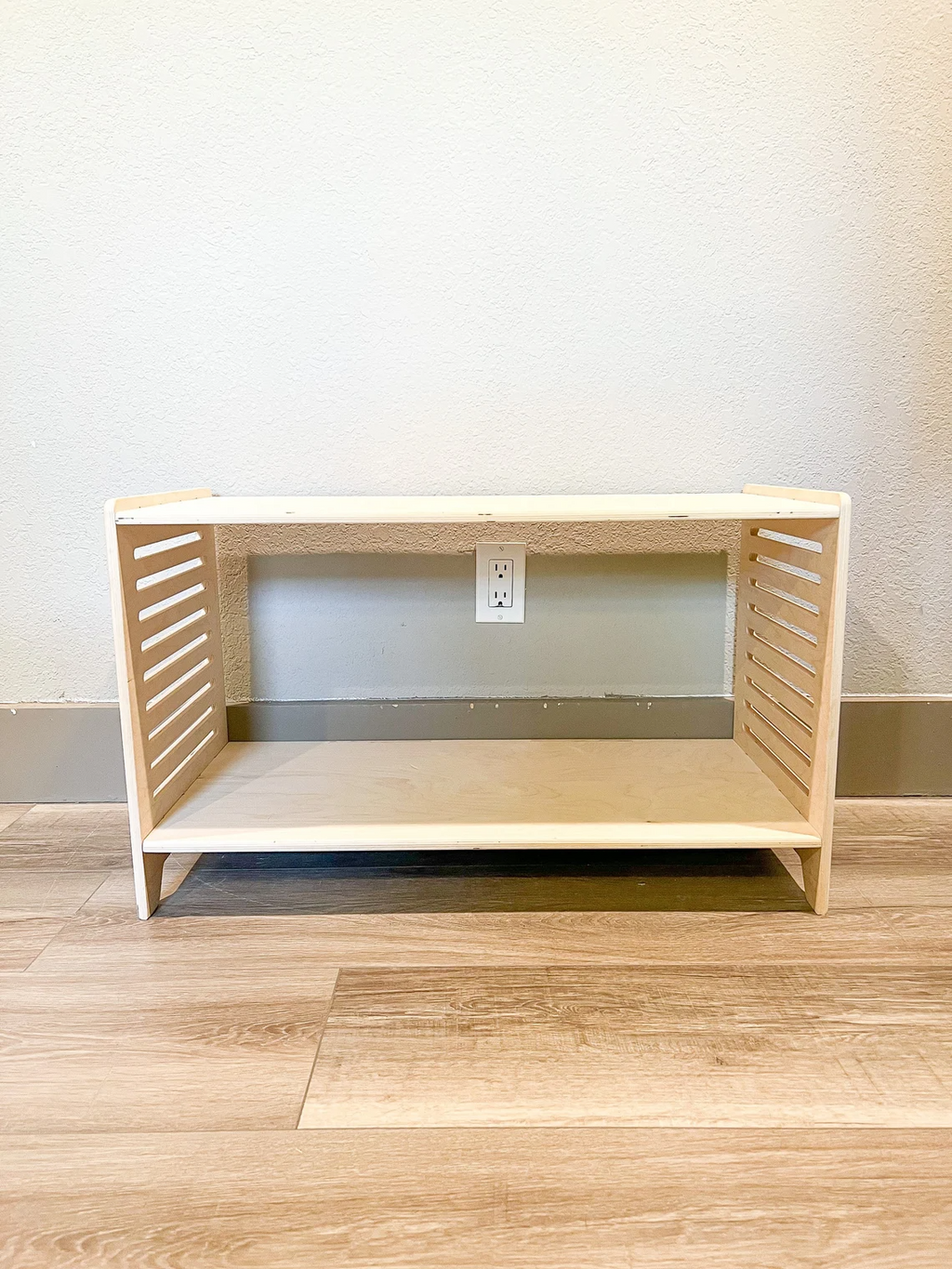 SPARROW – Small Toy Shelf
