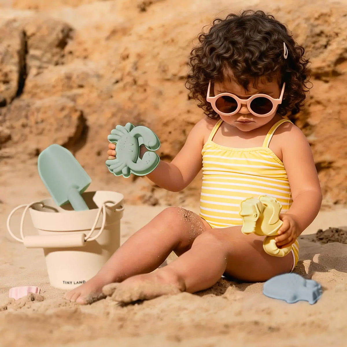 Tiny Land® One – Stop Beach Toy & Tent Set