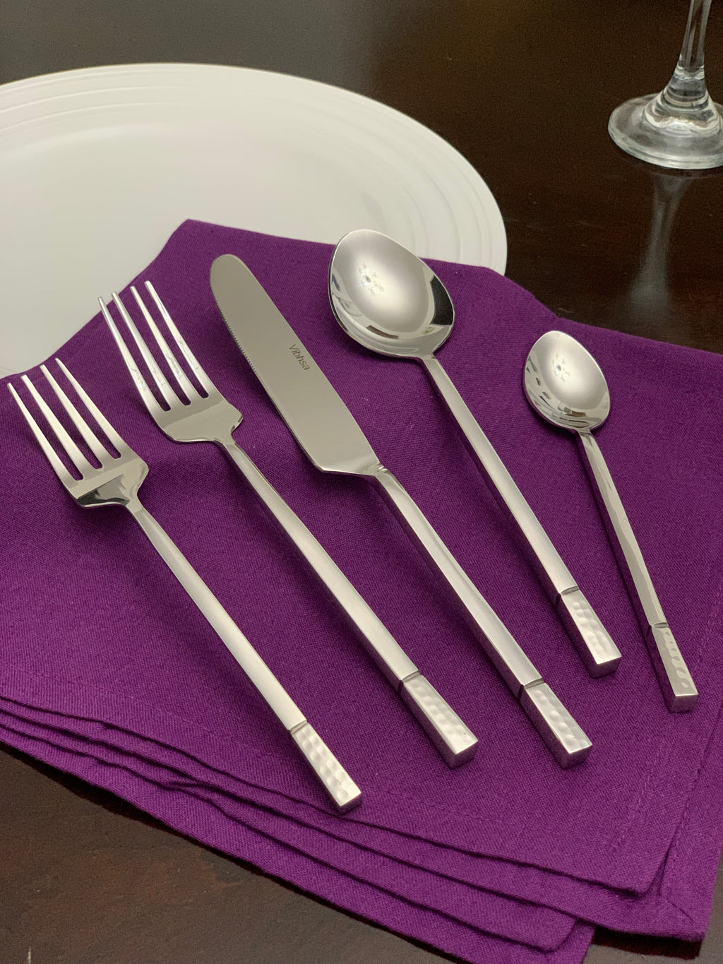 Vibhsa Flatware set of 20 Pieces Silver Stainless Steel Modern Design
