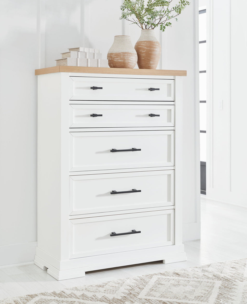Ashbryn – Five Drawer Chest – White / Natural