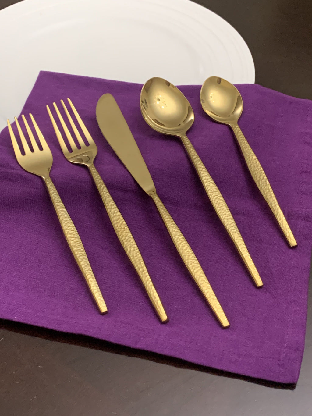 Vibhsa 20 Piece Gold Flatware Set, Service for 4 – Hammered