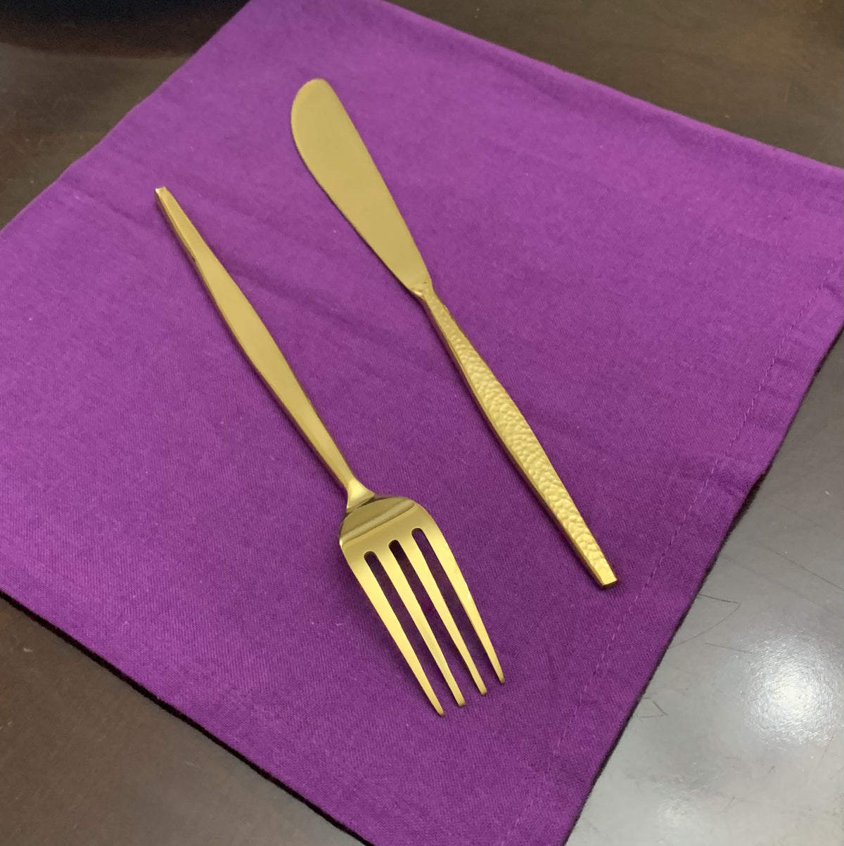 Vibhsa 20 Piece Gold Flatware Set, Service for 4 – Hammered
