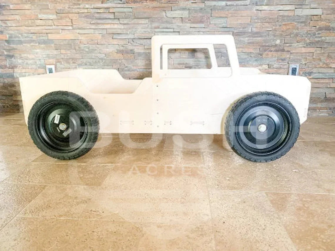 CAM V1 – Bronco Bed With Real Wheels + Acrylic Grille