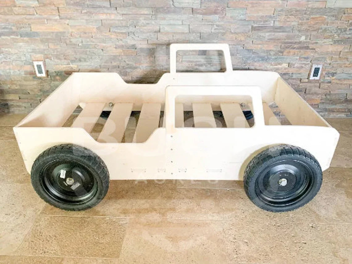 CAM V1 – Bronco Bed With Real Wheels + Acrylic Grille
