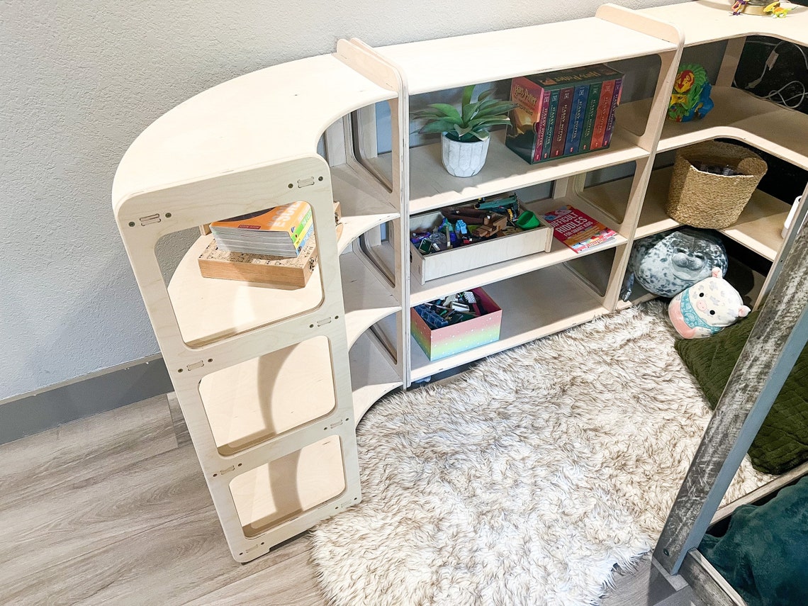 JERRY – Corner Toy Shelf