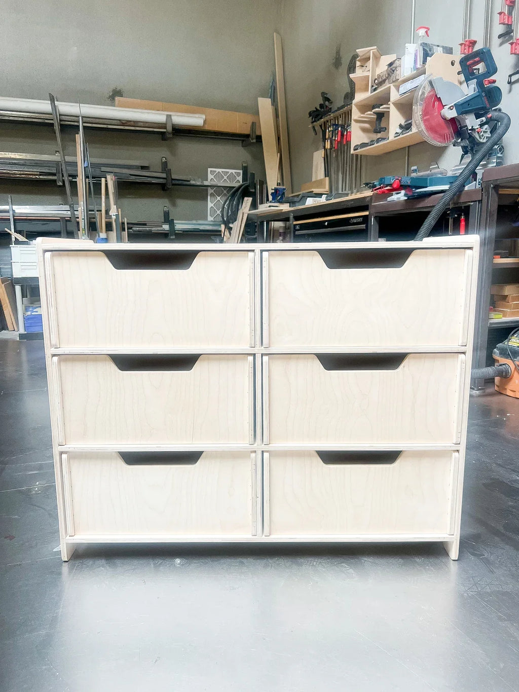 LALA – Dresser