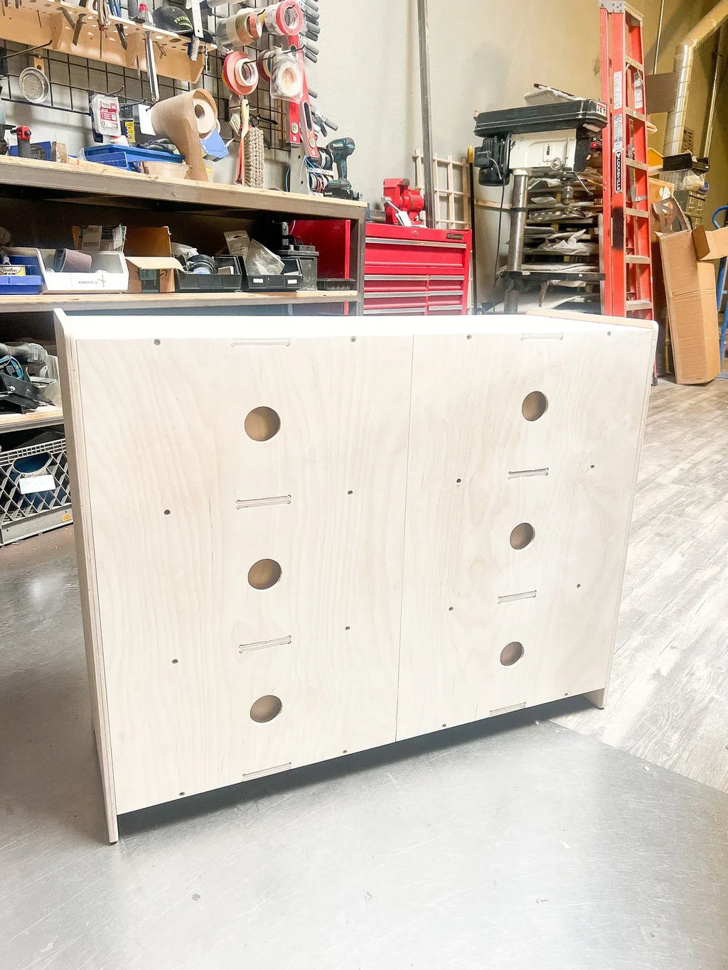 LALA – Dresser