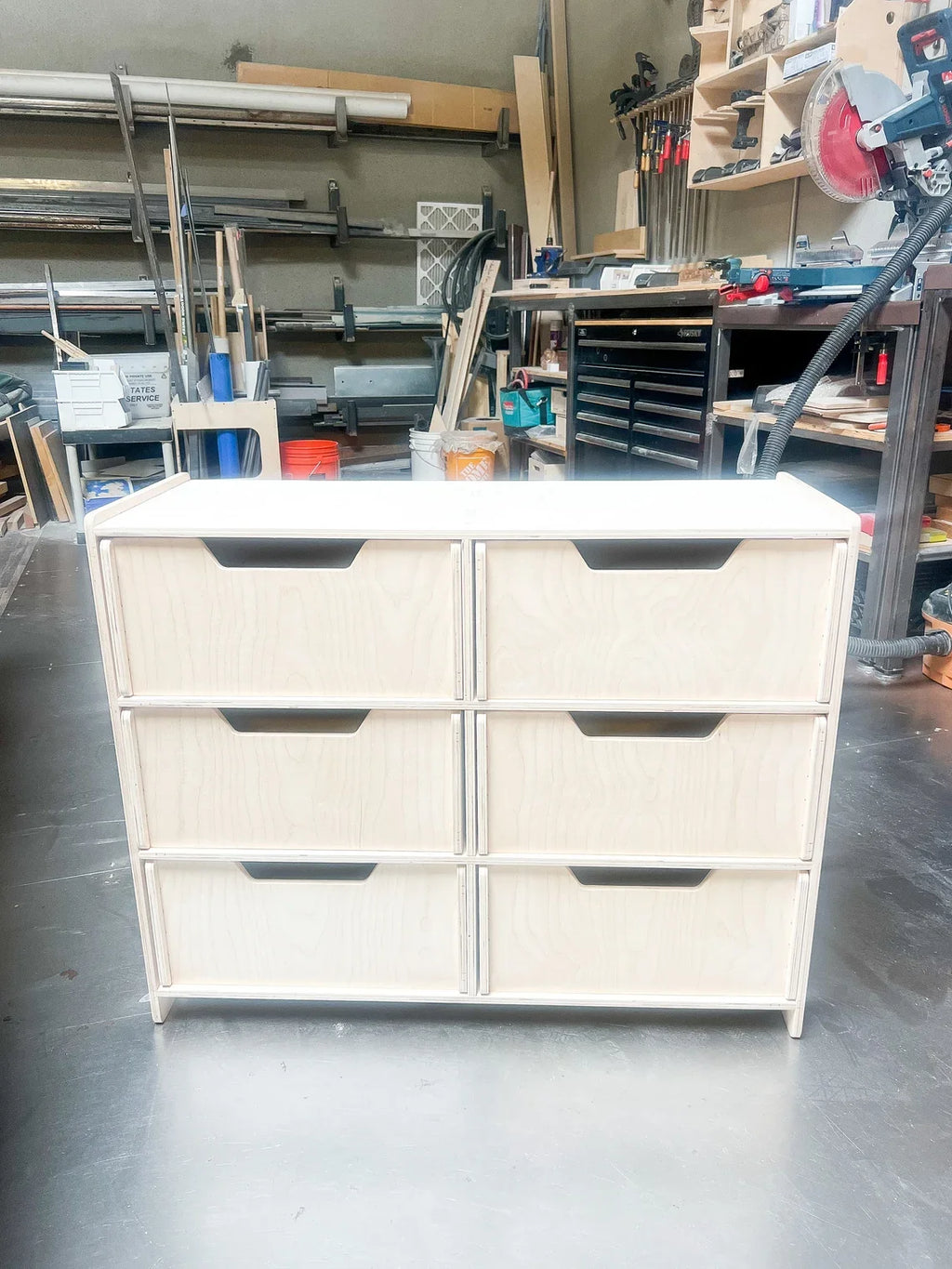 LALA – Dresser