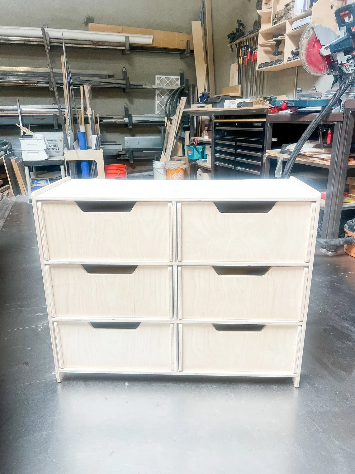LALA – Dresser