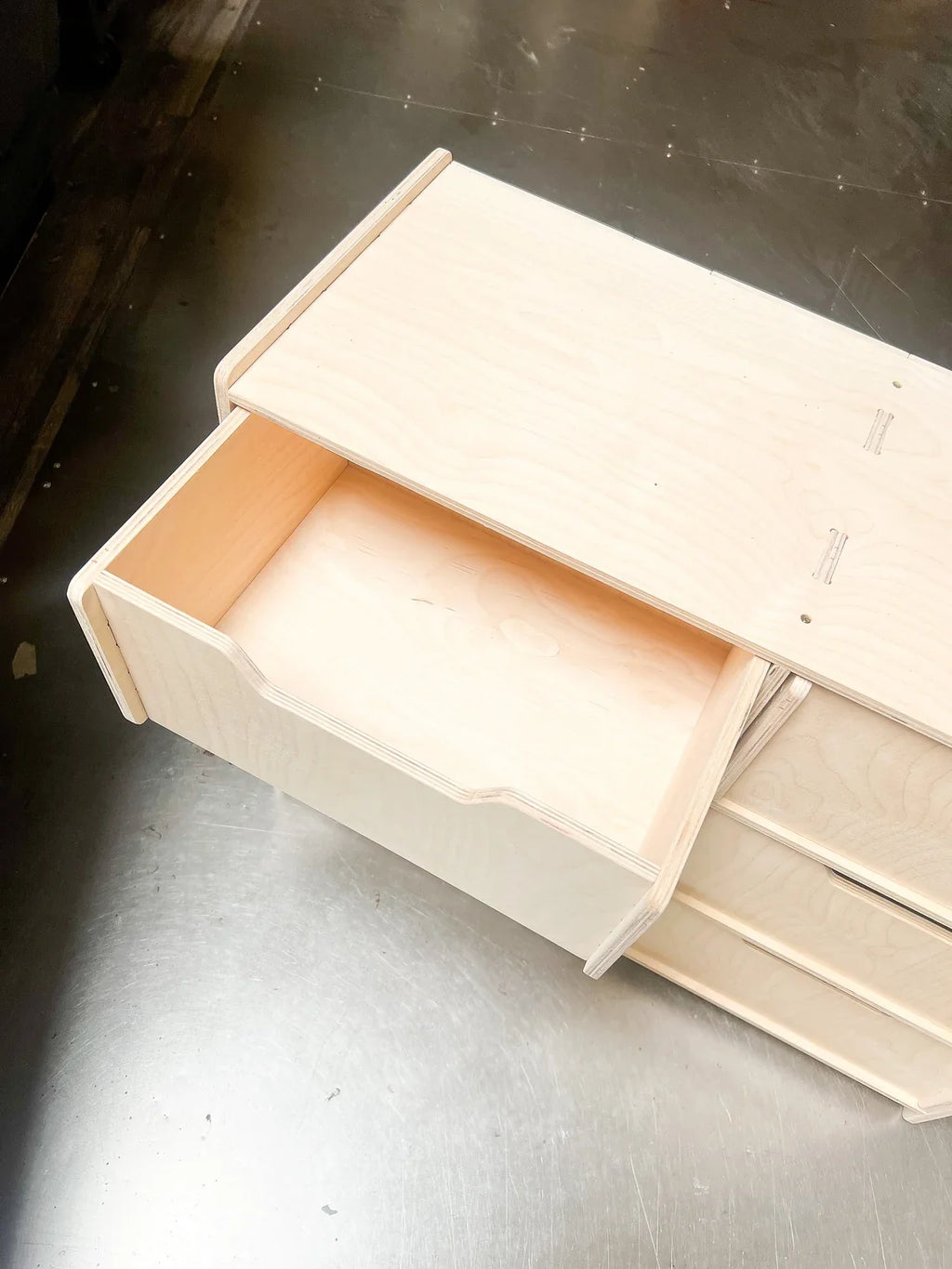 LALA – Dresser