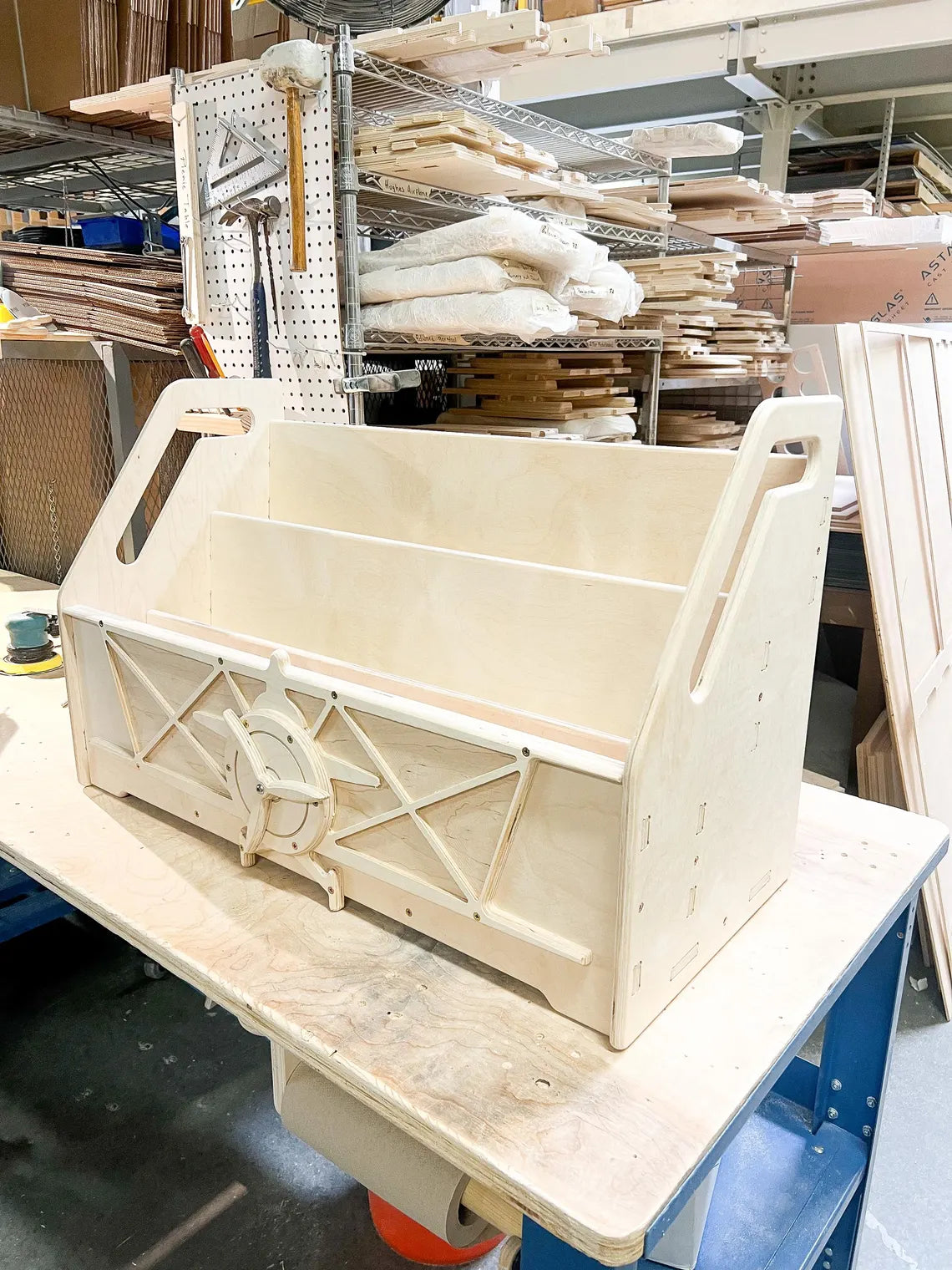 EARHART – Airplane Bookshelf
