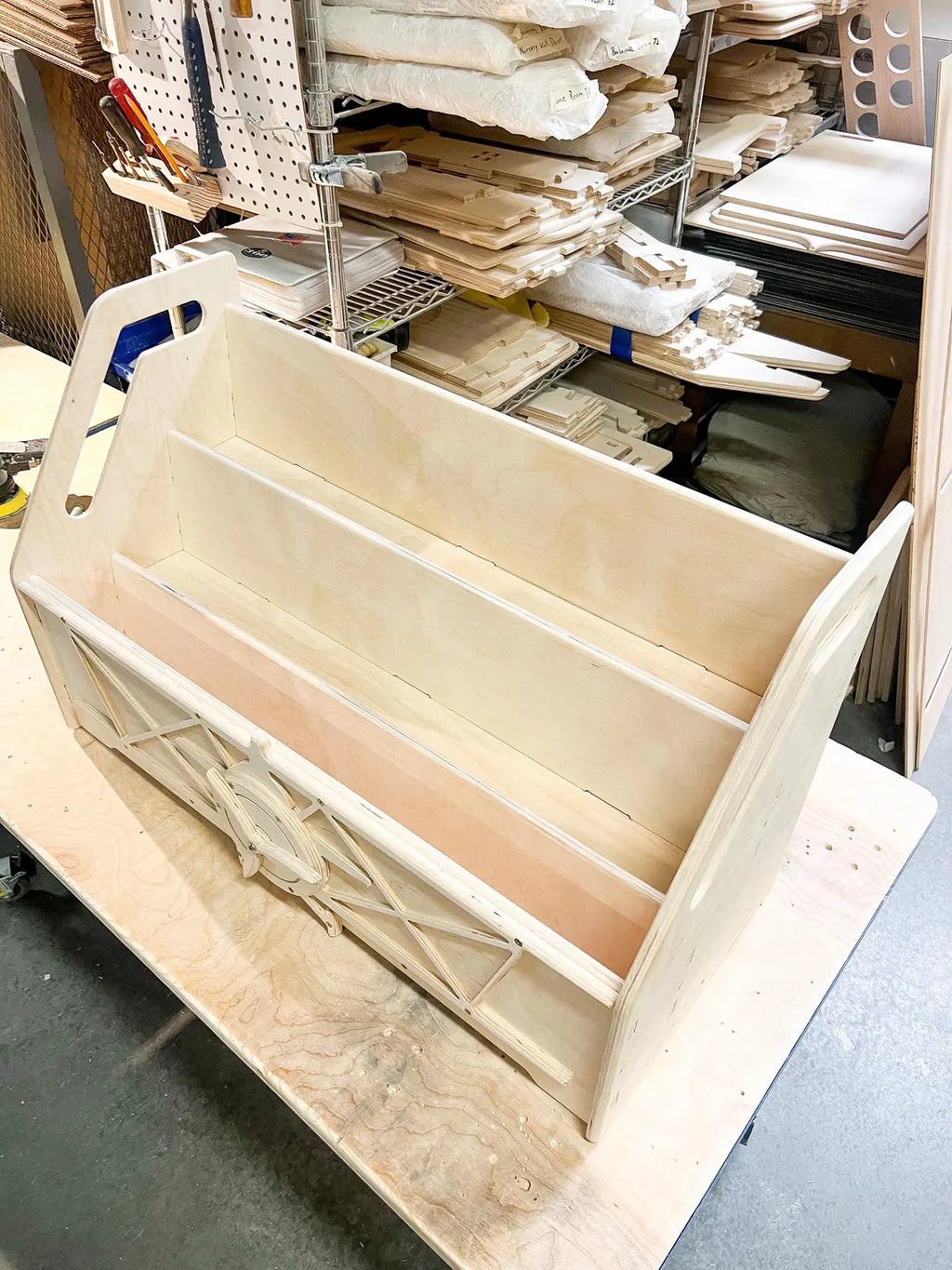 EARHART – Airplane Bookshelf