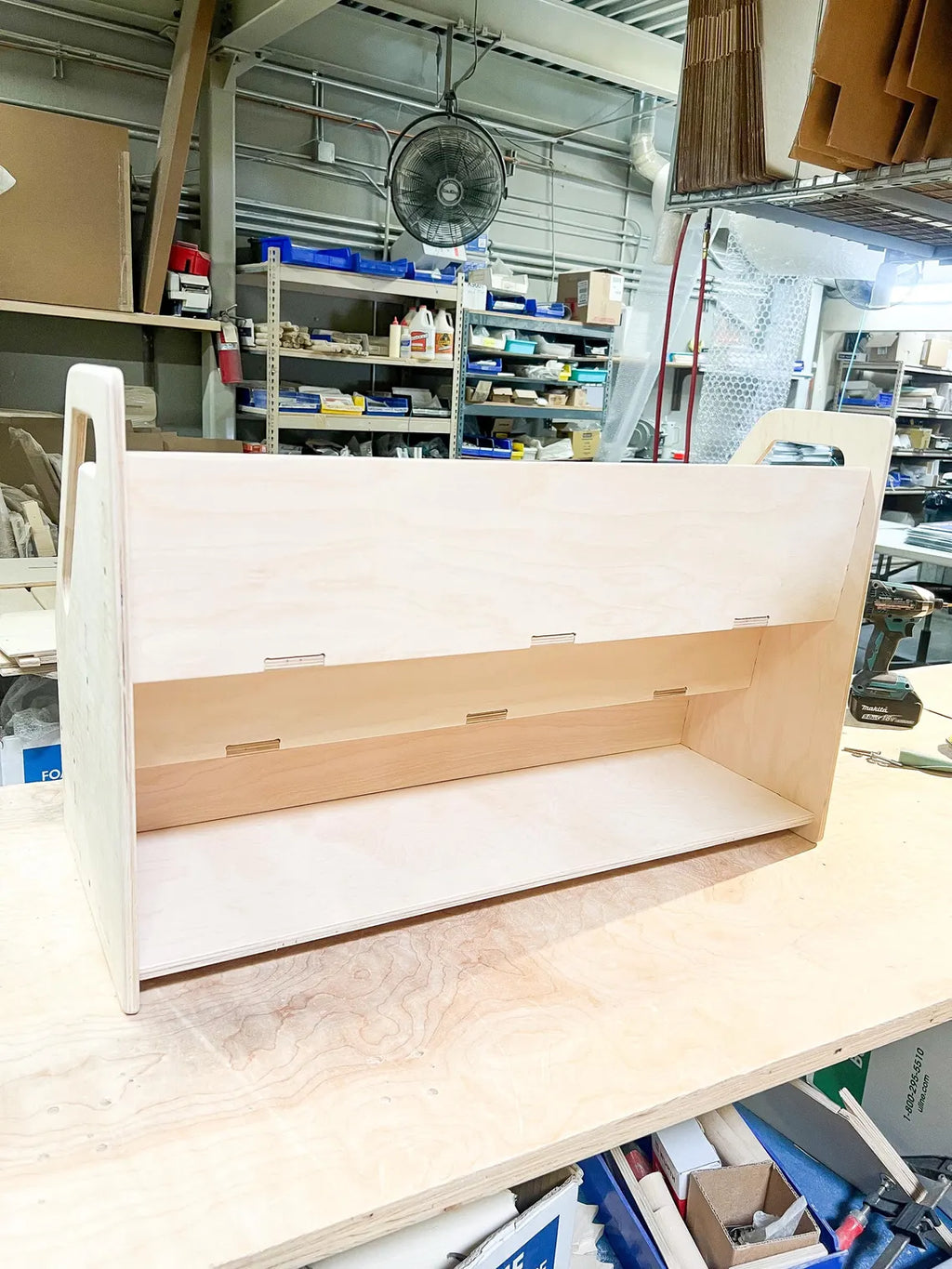 EARHART – Airplane Bookshelf