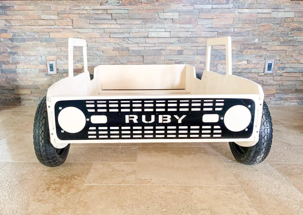 CAM V1 – Bronco Bed With Real Wheels + Acrylic Grille
